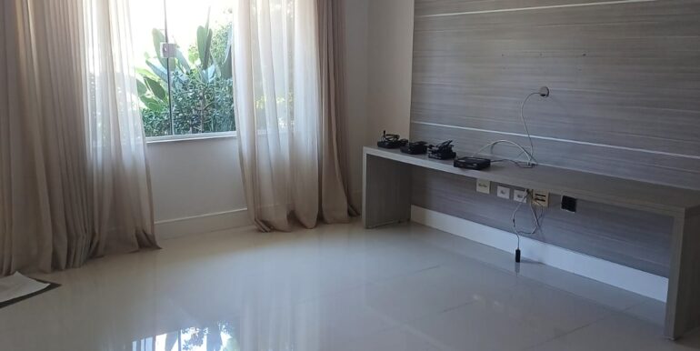 WhatsApp Image 2025-10-06 at 13.51.32 (2)